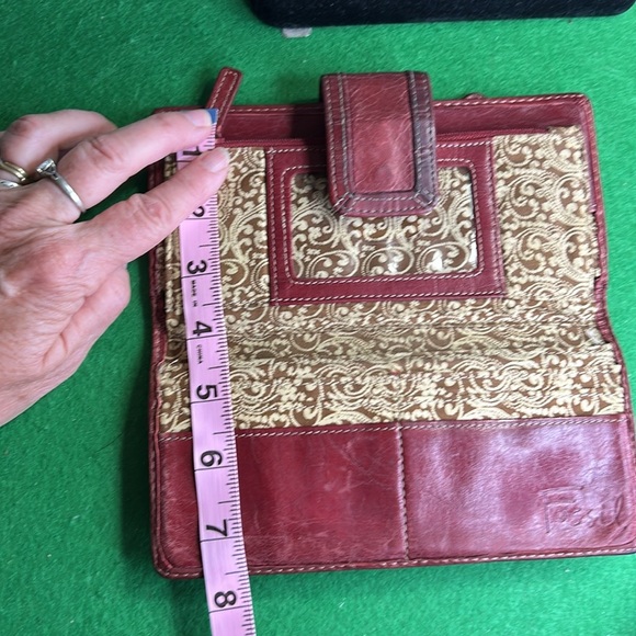 FOSSIL VINTAGE IN RICH RED LEATHER LONG WALLET - Picture 15 of 15